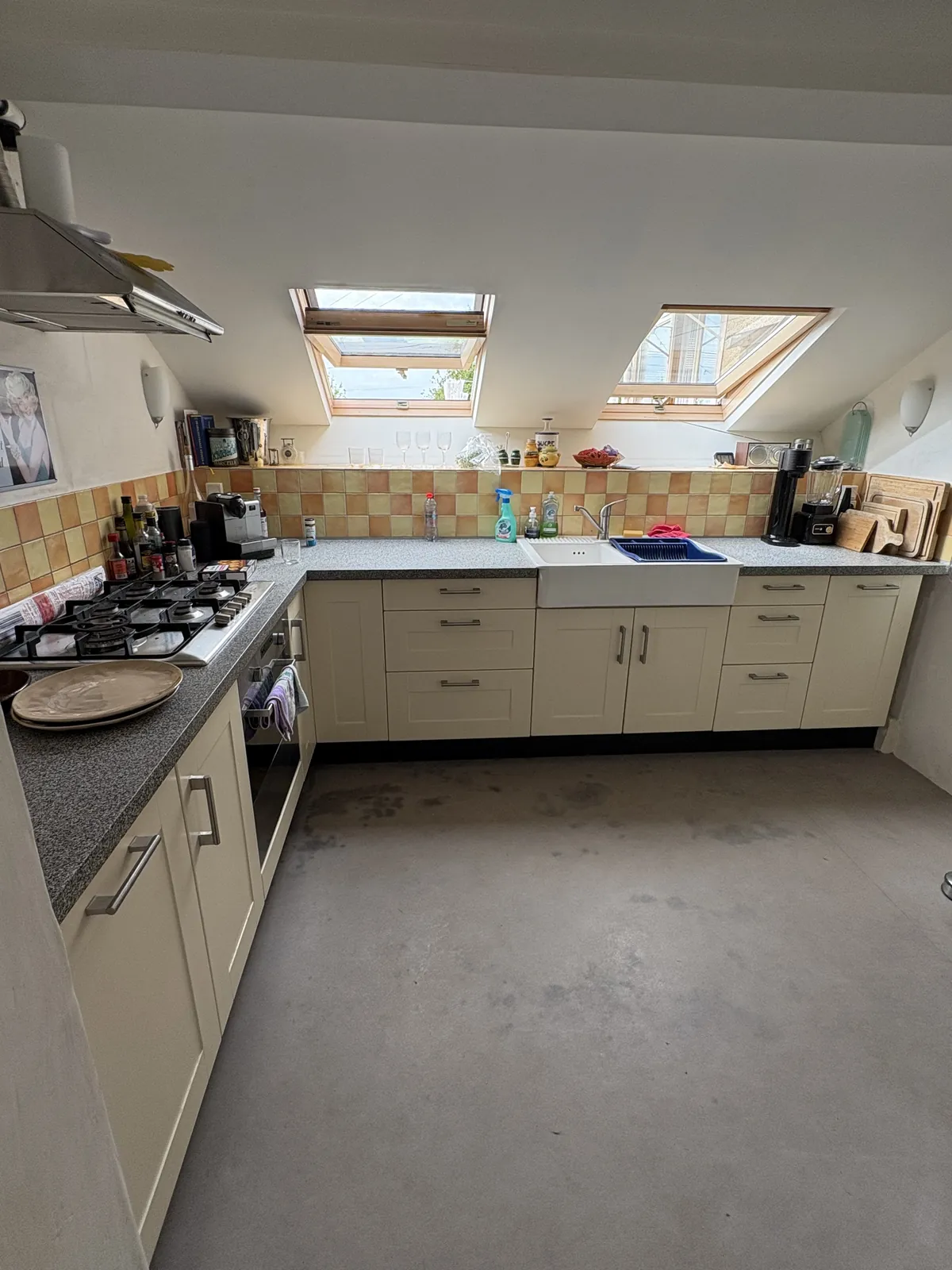 The large kitchen with gas hob and oven